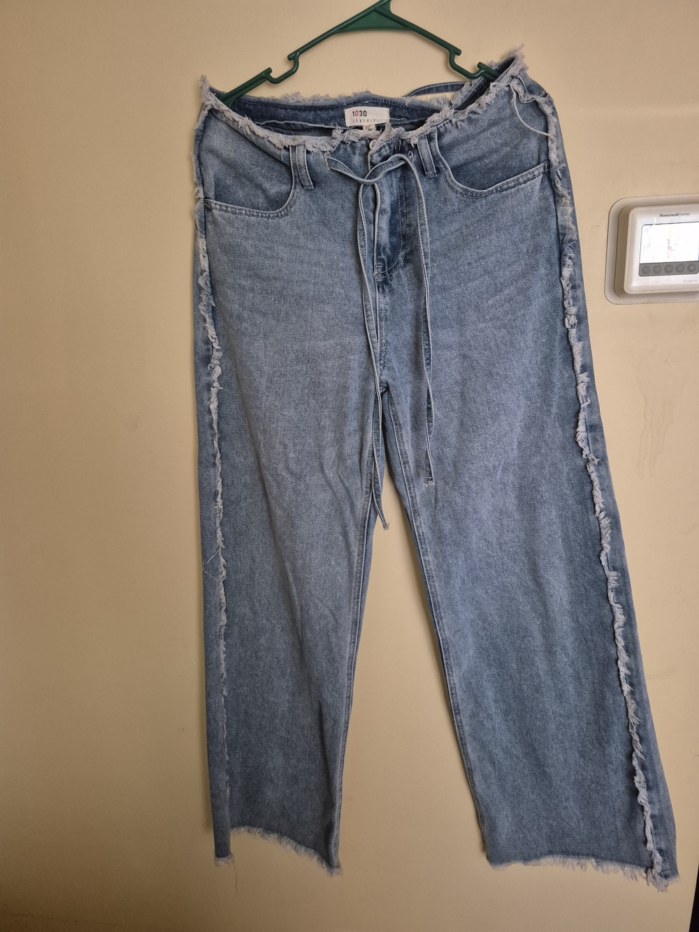 1030T.E.N.T.H.I.R.T.Y Light Wash Frayed Side-Trim Wide Leg Jeans 5
